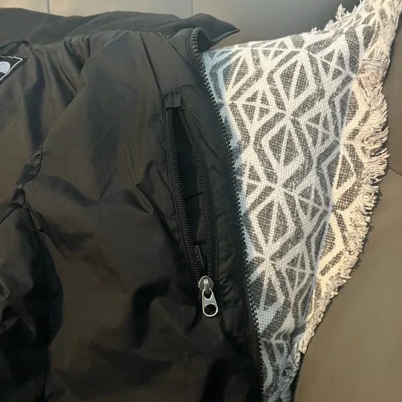 Women’s Northface Aconcagua 550 down vest. The Old style. - Picture 5 of 7